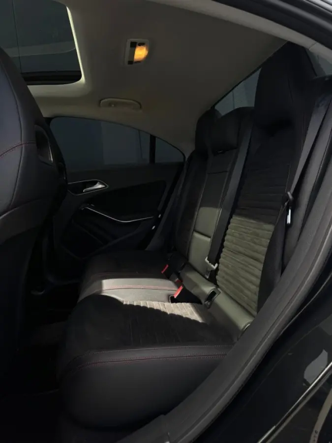180 AMG NIGHT FULL PANO NAVI APPLE CARPLAY CAMERA PDC