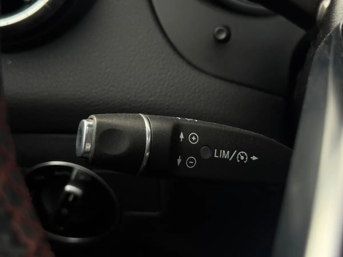 180 AMG NIGHT FULL PANO NAVI APPLE CARPLAY CAMERA PDC