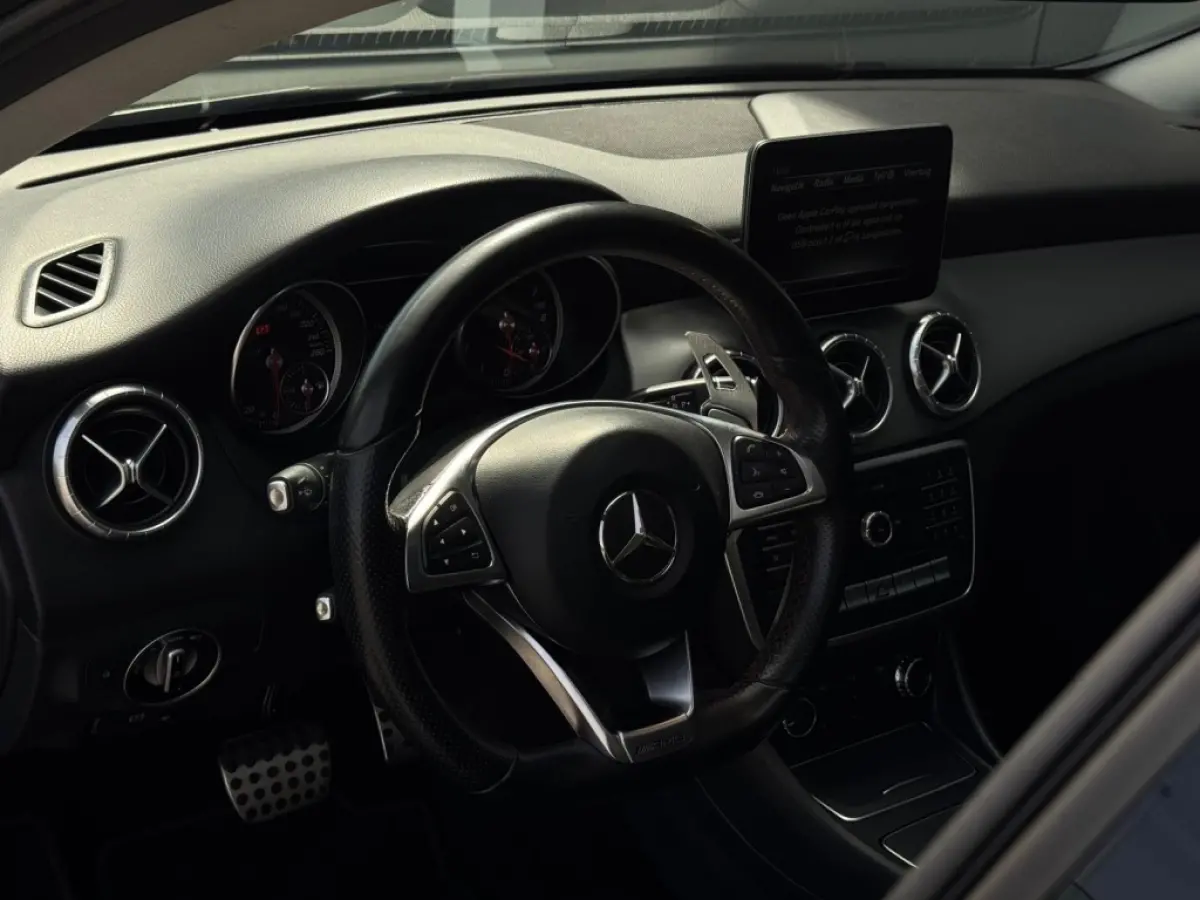 180 AMG NIGHT FULL PANO NAVI APPLE CARPLAY CAMERA PDC