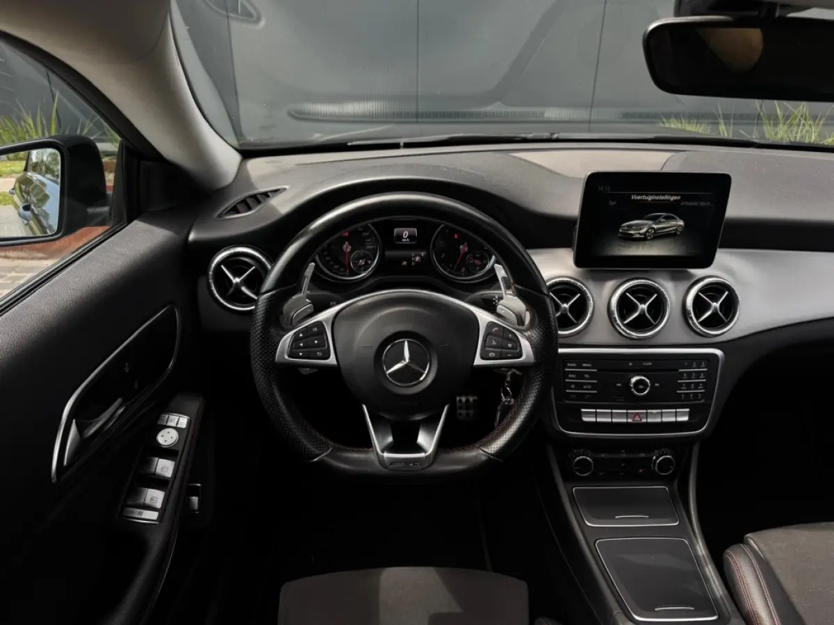 180 AMG NIGHT FULL PANO NAVI APPLE CARPLAY CAMERA PDC