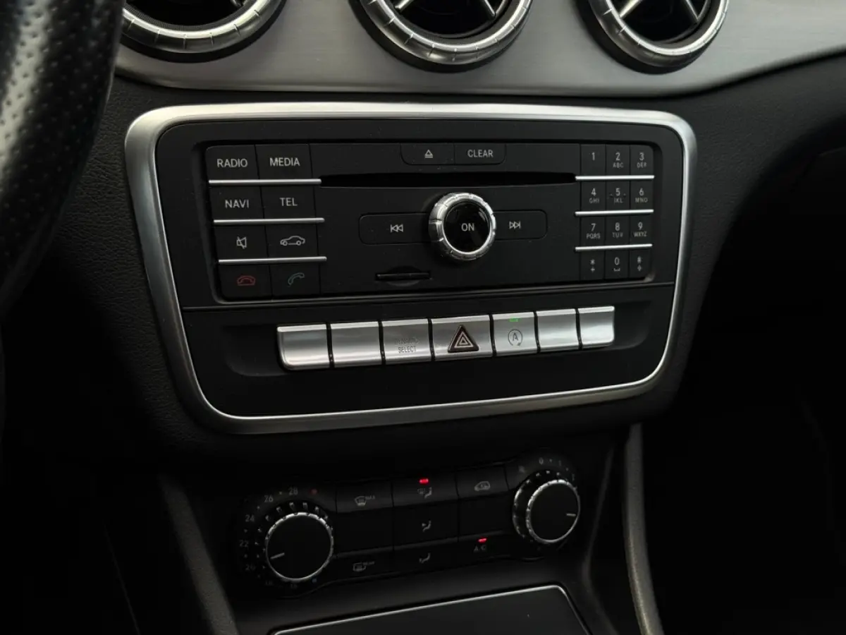 180 AMG NIGHT FULL PANO NAVI APPLE CARPLAY CAMERA PDC