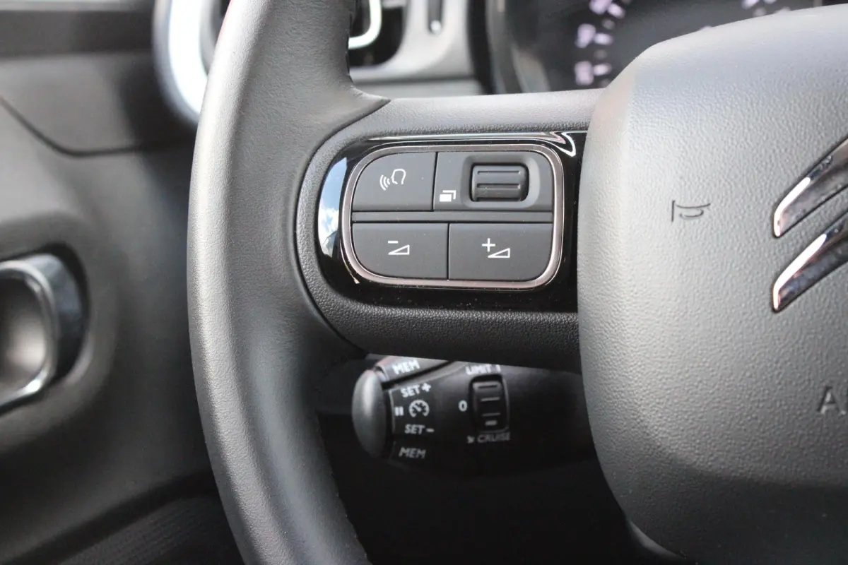 1.2 82PK MAX | NAVIGATIE | ACHTERUITRIJ CAMERA | CLIMATE CONTROL | CRUISE CONTROL | APPLE CARPLAY/ANDROID AUTO | LICHTMETALEN VELGEN 16" | DAB+ RADIO | REGEN/LICHT SENSOR |