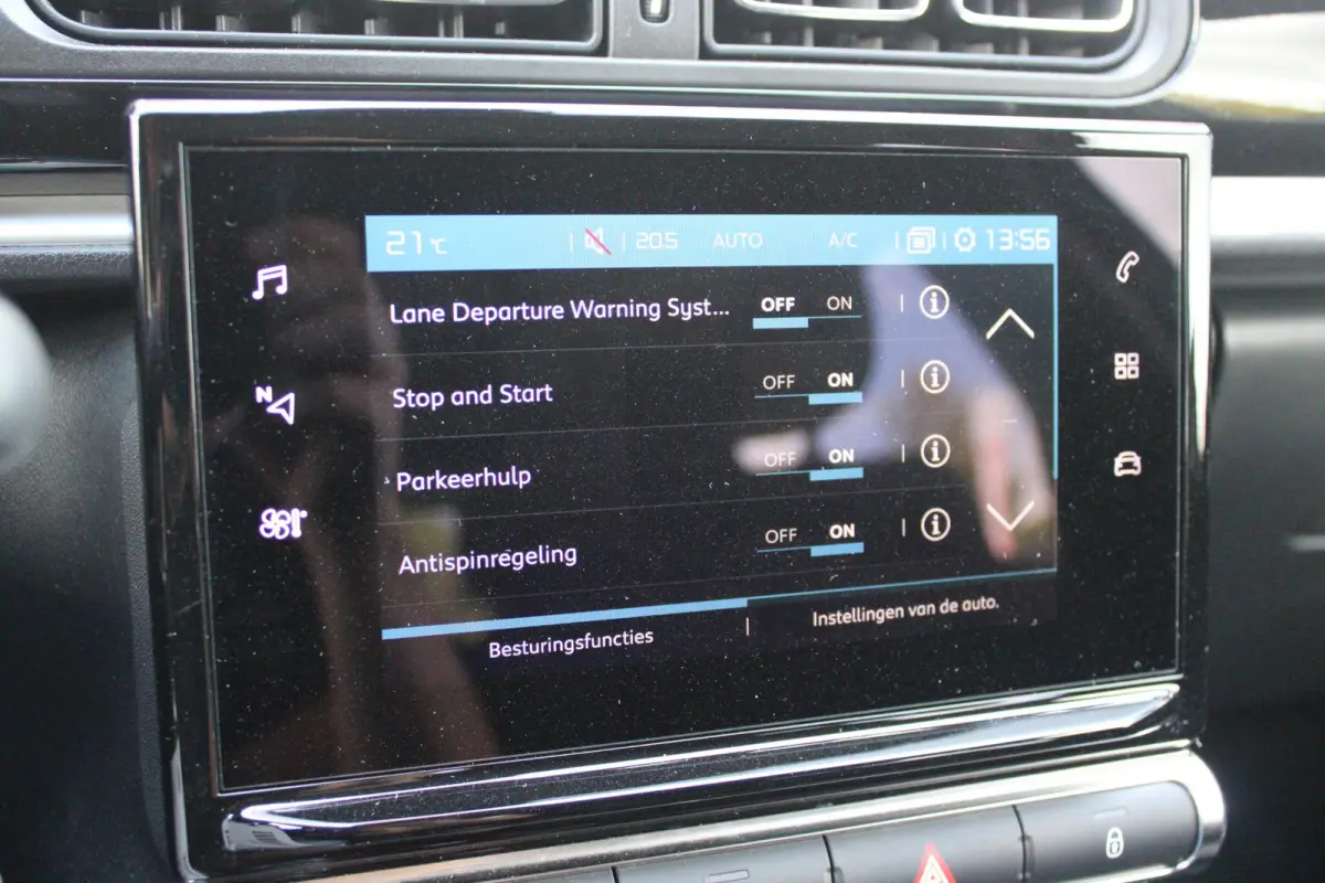 1.2 82PK MAX | NAVIGATIE | ACHTERUITRIJ CAMERA | CLIMATE CONTROL | CRUISE CONTROL | APPLE CARPLAY/ANDROID AUTO | LICHTMETALEN VELGEN 16" | DAB+ RADIO | REGEN/LICHT SENSOR |