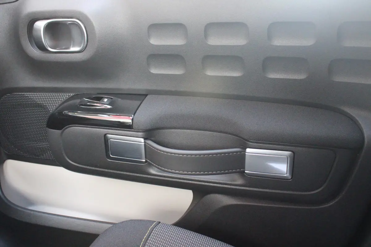 1.2 82PK MAX | NAVIGATIE | ACHTERUITRIJ CAMERA | CLIMATE CONTROL | CRUISE CONTROL | APPLE CARPLAY/ANDROID AUTO | LICHTMETALEN VELGEN 16" | DAB+ RADIO | REGEN/LICHT SENSOR |