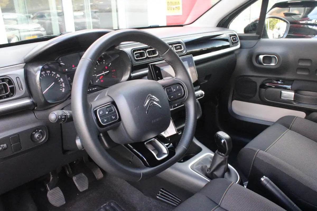 1.2 82PK MAX | NAVIGATIE | ACHTERUITRIJ CAMERA | CLIMATE CONTROL | CRUISE CONTROL | APPLE CARPLAY/ANDROID AUTO | LICHTMETALEN VELGEN 16" | DAB+ RADIO | REGEN/LICHT SENSOR |
