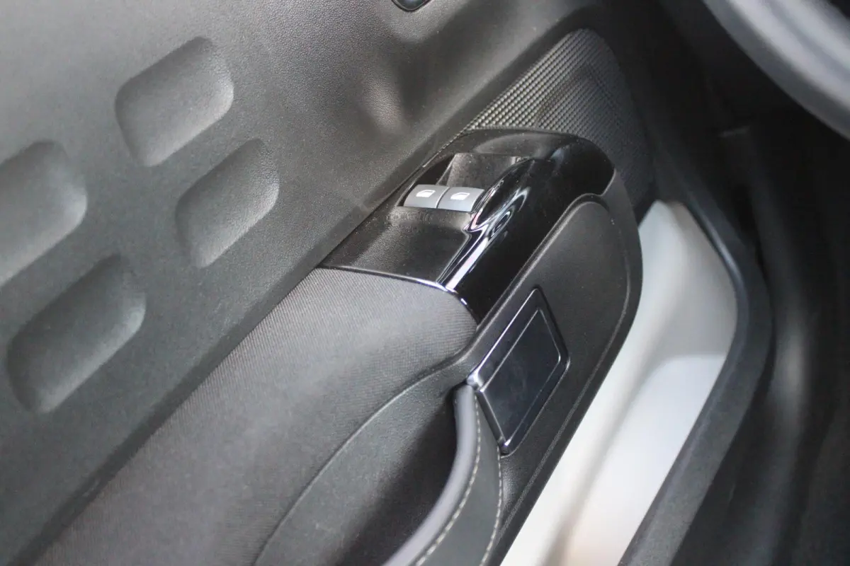 1.2 82PK MAX | NAVIGATIE | ACHTERUITRIJ CAMERA | CLIMATE CONTROL | CRUISE CONTROL | APPLE CARPLAY/ANDROID AUTO | LICHTMETALEN VELGEN 16" | DAB+ RADIO | REGEN/LICHT SENSOR |