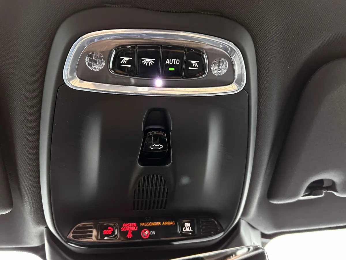 T8 Hybride AWD R-Design SOH 94% / Panoramadak / Leder / Navigatie / Adap. Cruise / Pdc.V+A / Stuur- Stoelverwarming / Apk 01-2028