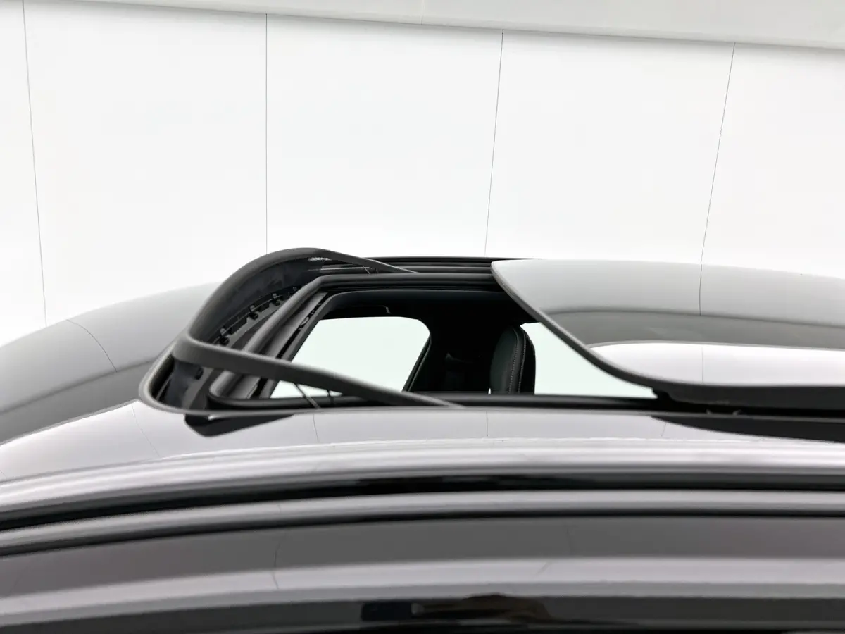 T8 Hybride AWD R-Design SOH 94% / Panoramadak / Leder / Navigatie / Adap. Cruise / Pdc.V+A / Stuur- Stoelverwarming / Apk 01-2028