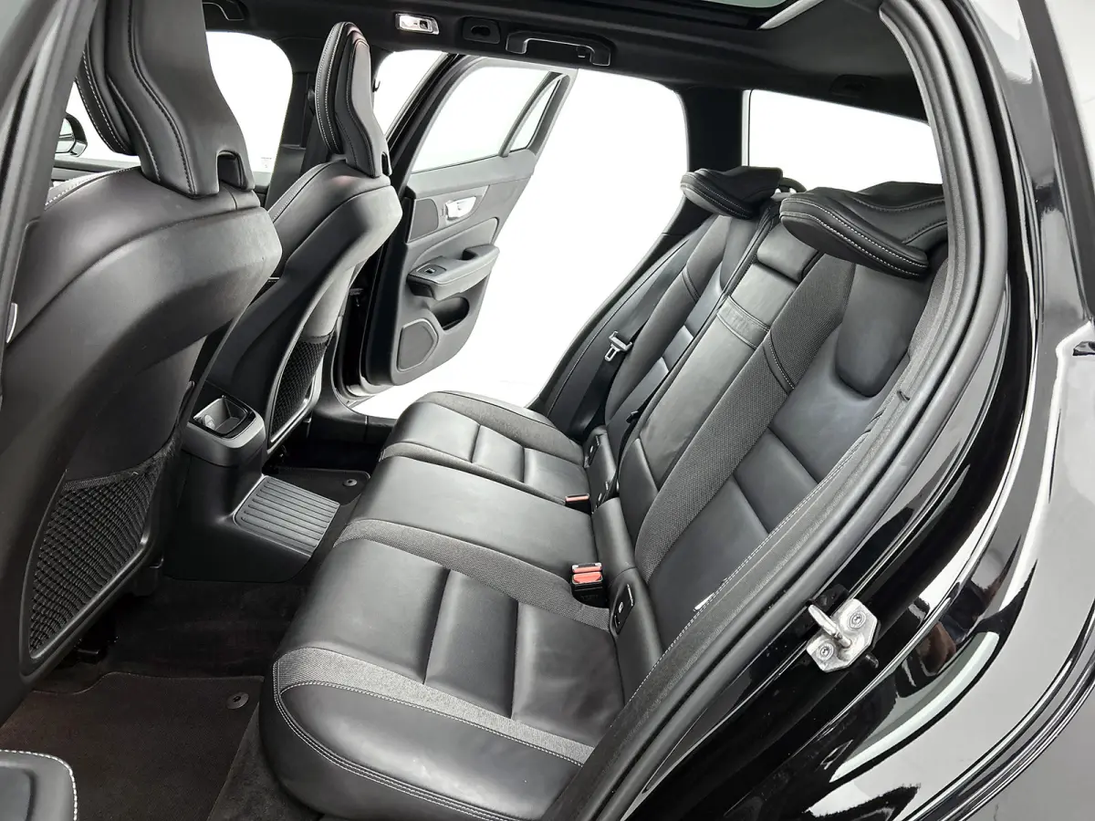 T8 Hybride AWD R-Design SOH 94% / Panoramadak / Leder / Navigatie / Adap. Cruise / Pdc.V+A / Stuur- Stoelverwarming / Apk 01-2028