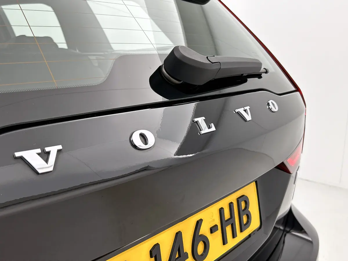 T8 Hybride AWD R-Design SOH 94% / Panoramadak / Leder / Navigatie / Adap. Cruise / Pdc.V+A / Stuur- Stoelverwarming / Apk 01-2028