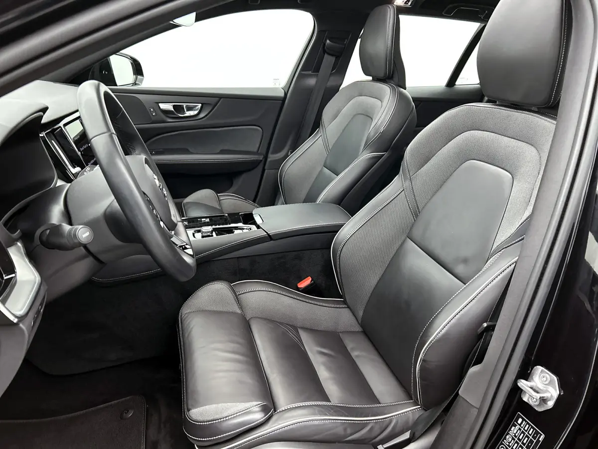 T8 Hybride AWD R-Design SOH 94% / Panoramadak / Leder / Navigatie / Adap. Cruise / Pdc.V+A / Stuur- Stoelverwarming / Apk 01-2028