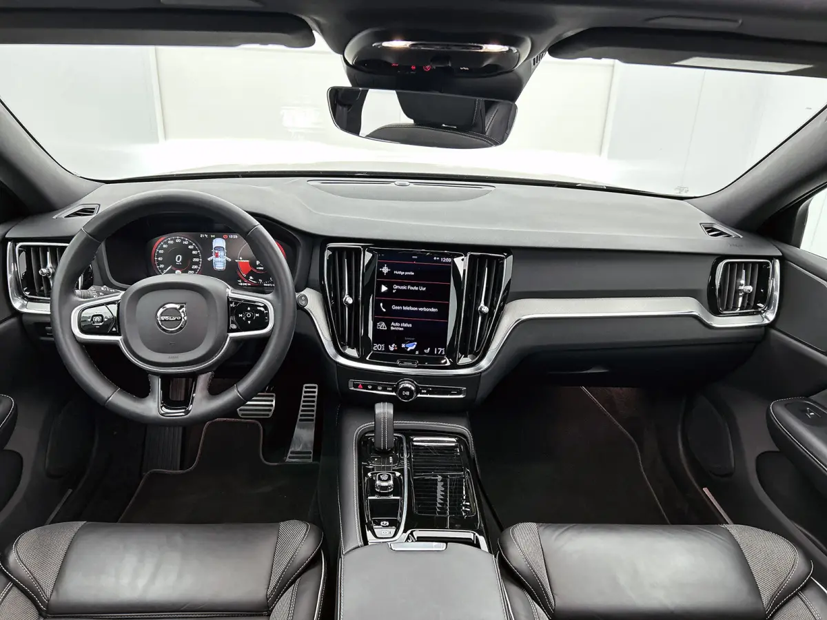 T8 Hybride AWD R-Design SOH 94% / Panoramadak / Leder / Navigatie / Adap. Cruise / Pdc.V+A / Stuur- Stoelverwarming / Apk 01-2028