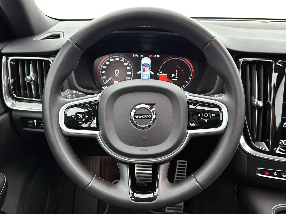 T8 Hybride AWD R-Design SOH 94% / Panoramadak / Leder / Navigatie / Adap. Cruise / Pdc.V+A / Stuur- Stoelverwarming / Apk 01-2028