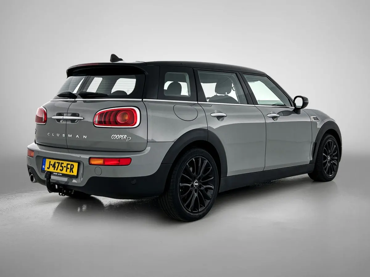 Mini 2.0D 150PK Cooper Business Edition / Airco-ecc./ Stoelverwarming / Navigatie / Trekhaak / Dab / Pdc. A / Radio multimedia / Apk 04-2026