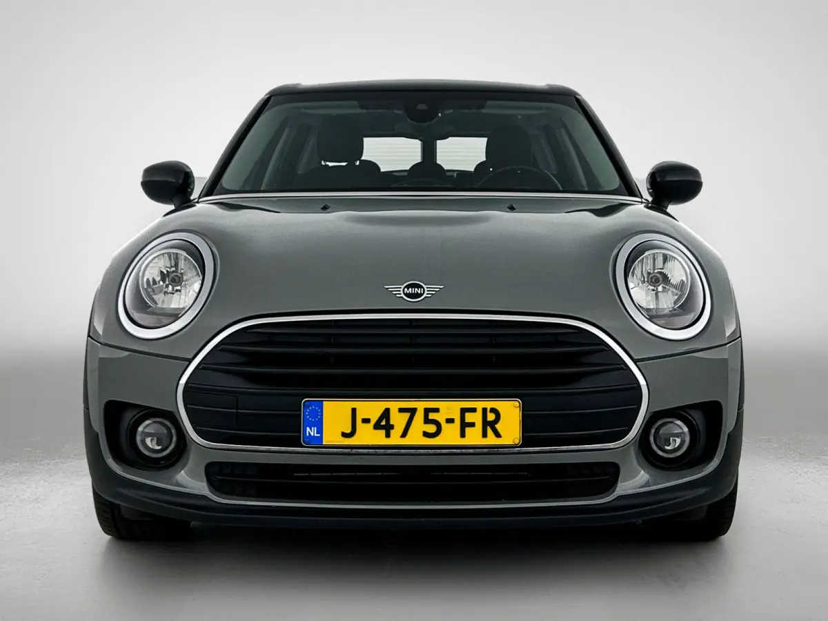 Mini 2.0D 150PK Cooper Business Edition / Airco-ecc./ Stoelverwarming / Navigatie / Trekhaak / Dab / Pdc. A / Radio multimedia / Apk 04-2026