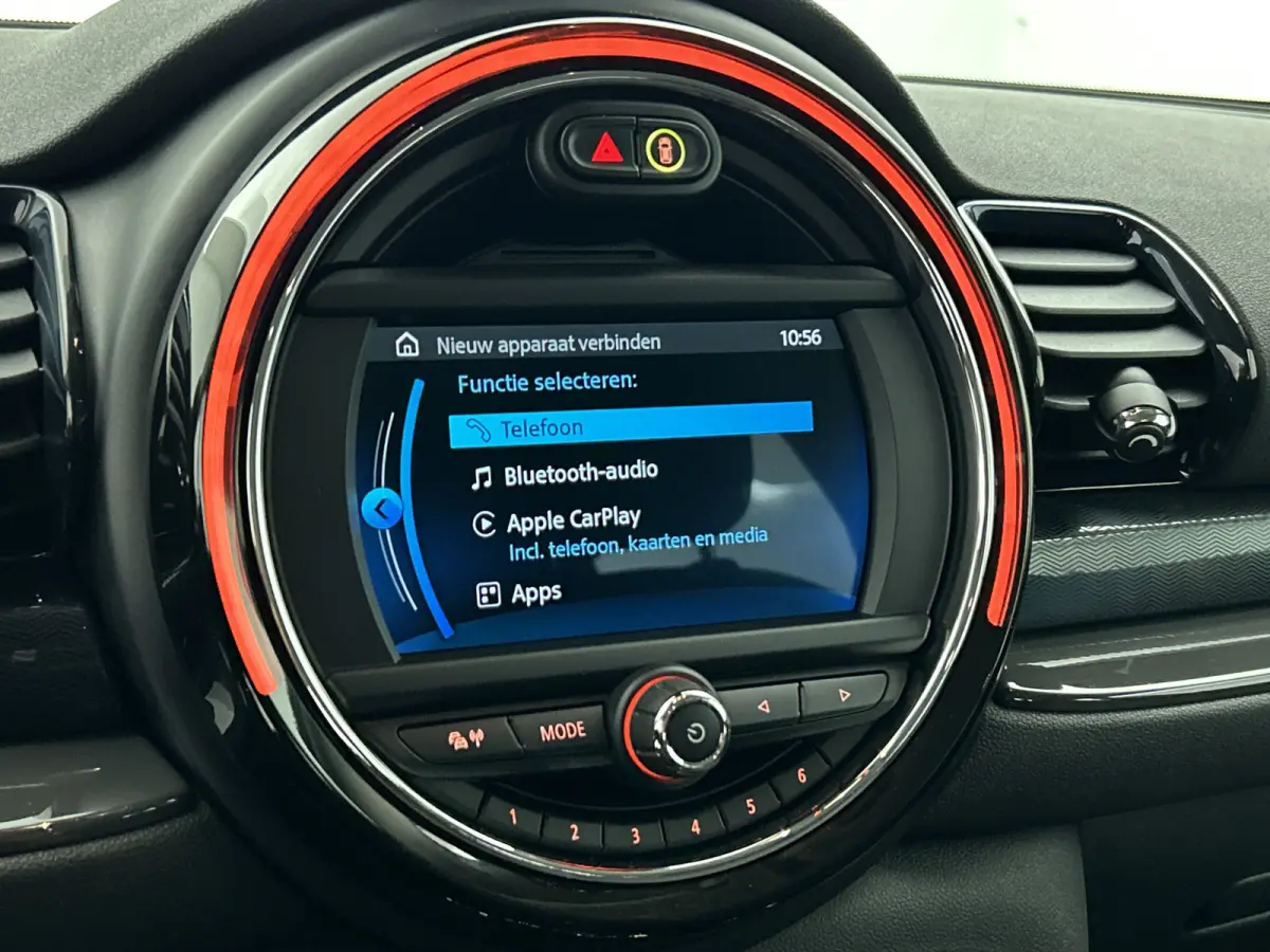 Mini 2.0D 150PK Cooper Business Edition / Airco-ecc./ Stoelverwarming / Navigatie / Trekhaak / Dab / Pdc. A / Radio multimedia / Apk 04-2026