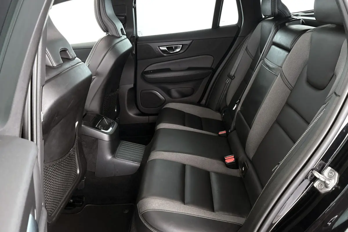 2.0 T6 Recharge AWD R-Design Panoramadak 19" Achteruitrijcamera