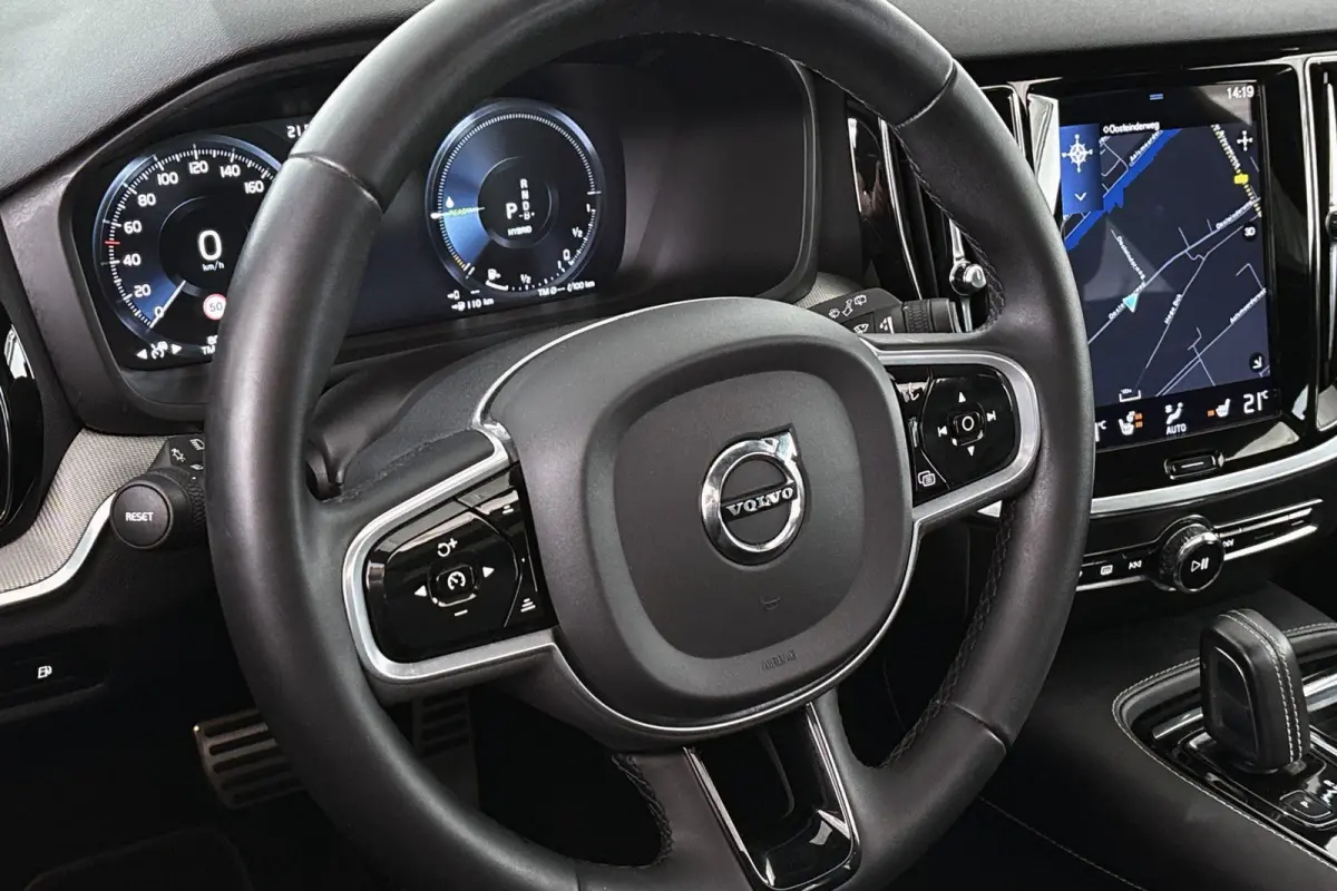 2.0 T6 Recharge AWD R-Design Panoramadak 19" Achteruitrijcamera