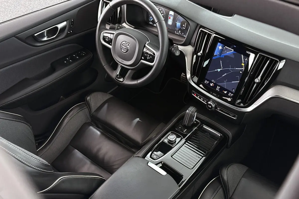 2.0 T6 Recharge AWD R-Design Panoramadak 19" Achteruitrijcamera