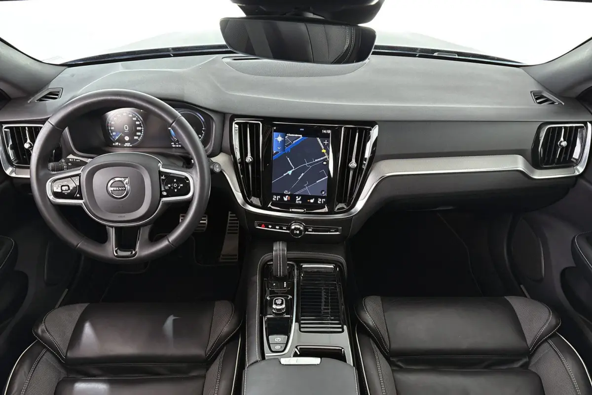 2.0 T6 Recharge AWD R-Design Panoramadak 19" Achteruitrijcamera