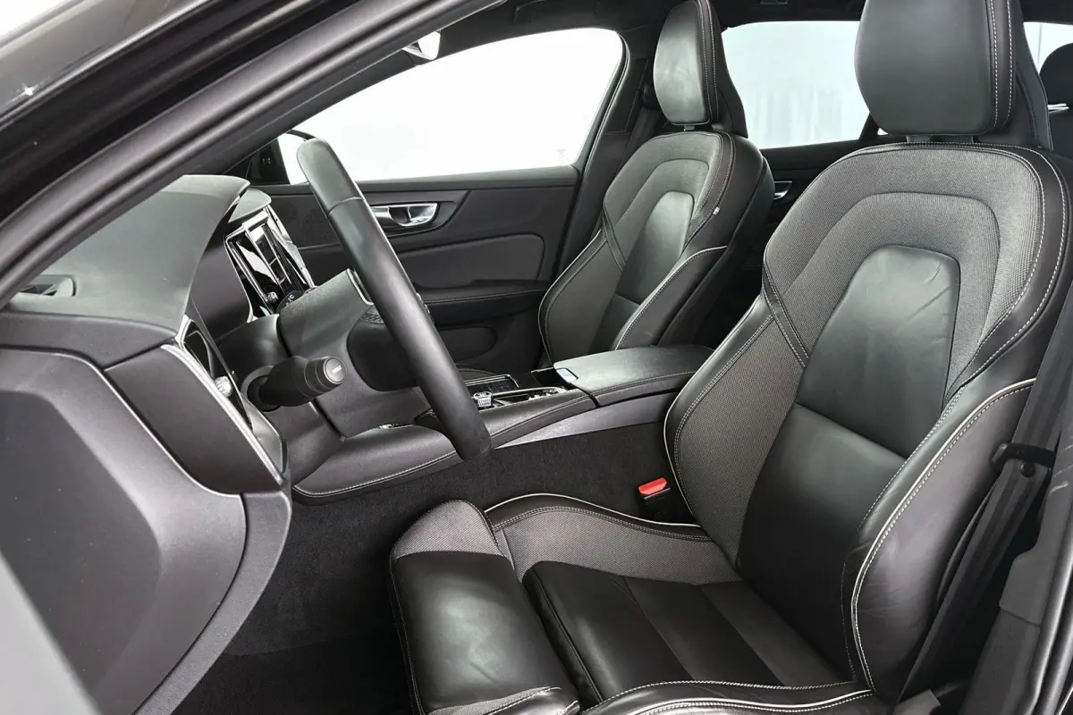 2.0 T6 Recharge AWD R-Design Panoramadak 19" Achteruitrijcamera
