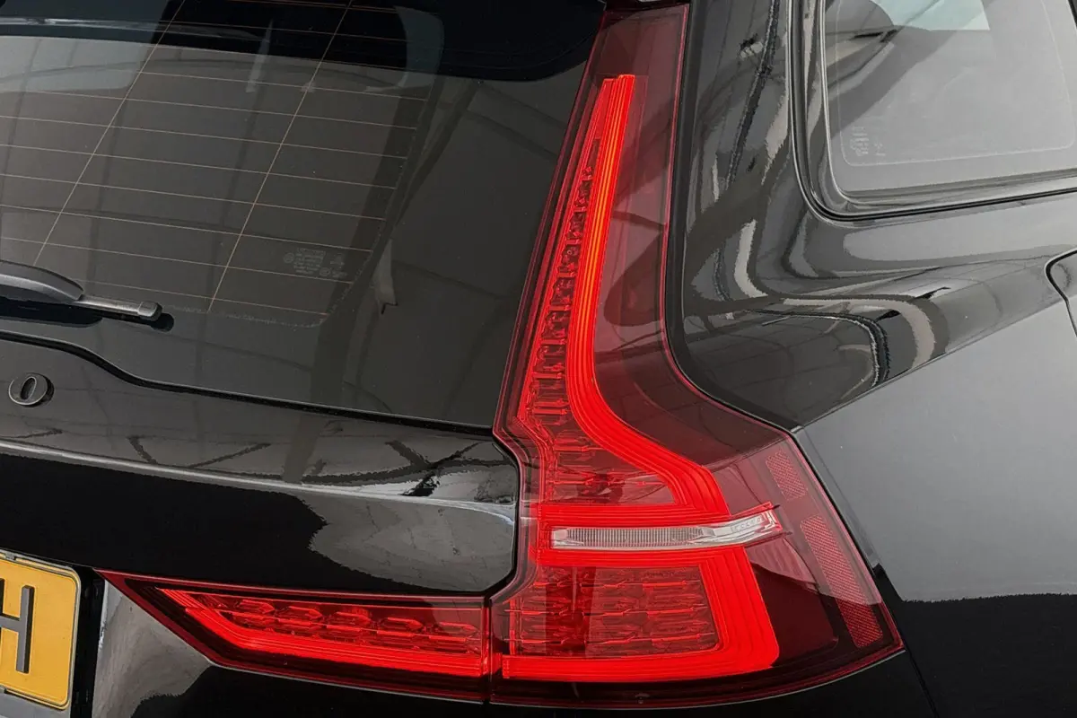 2.0 T6 Recharge AWD R-Design Panoramadak 19" Achteruitrijcamera