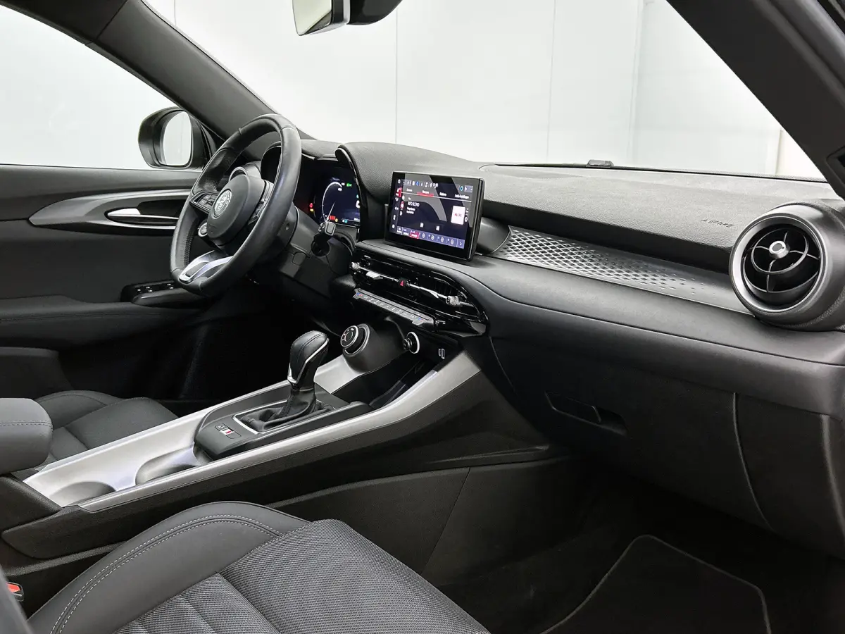 1.5T 131PK Automaat Sprint / Pdc.V+A / Stoel+Stuur verwarming / Navigatie / Lmv / Adaptive Cruise / Carplay / Apk 10-2027