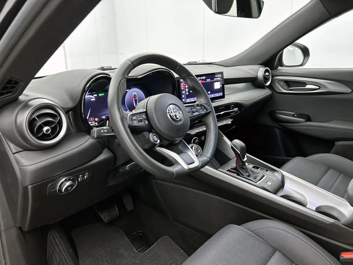 1.5T 131PK Automaat Sprint / Pdc.V+A / Stoel+Stuur verwarming / Navigatie / Lmv / Adaptive Cruise / Carplay / Apk 10-2027