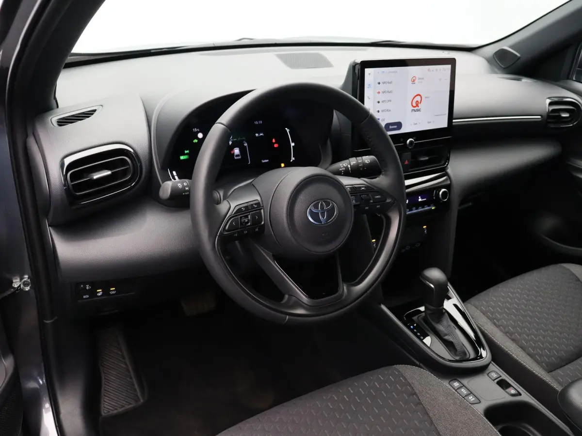 1.5 Hybrid 115 Dynamic | Stoelverwarming | Stuurwielverwarming | Apple Carplay & Android Auto |