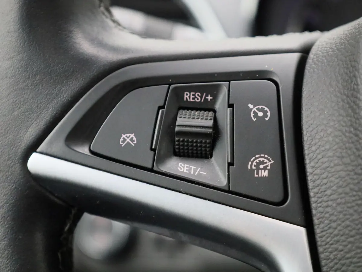1.4 T Innovation | Automaat | Camera | Panoramadak | Cruise Control | Navigatie |