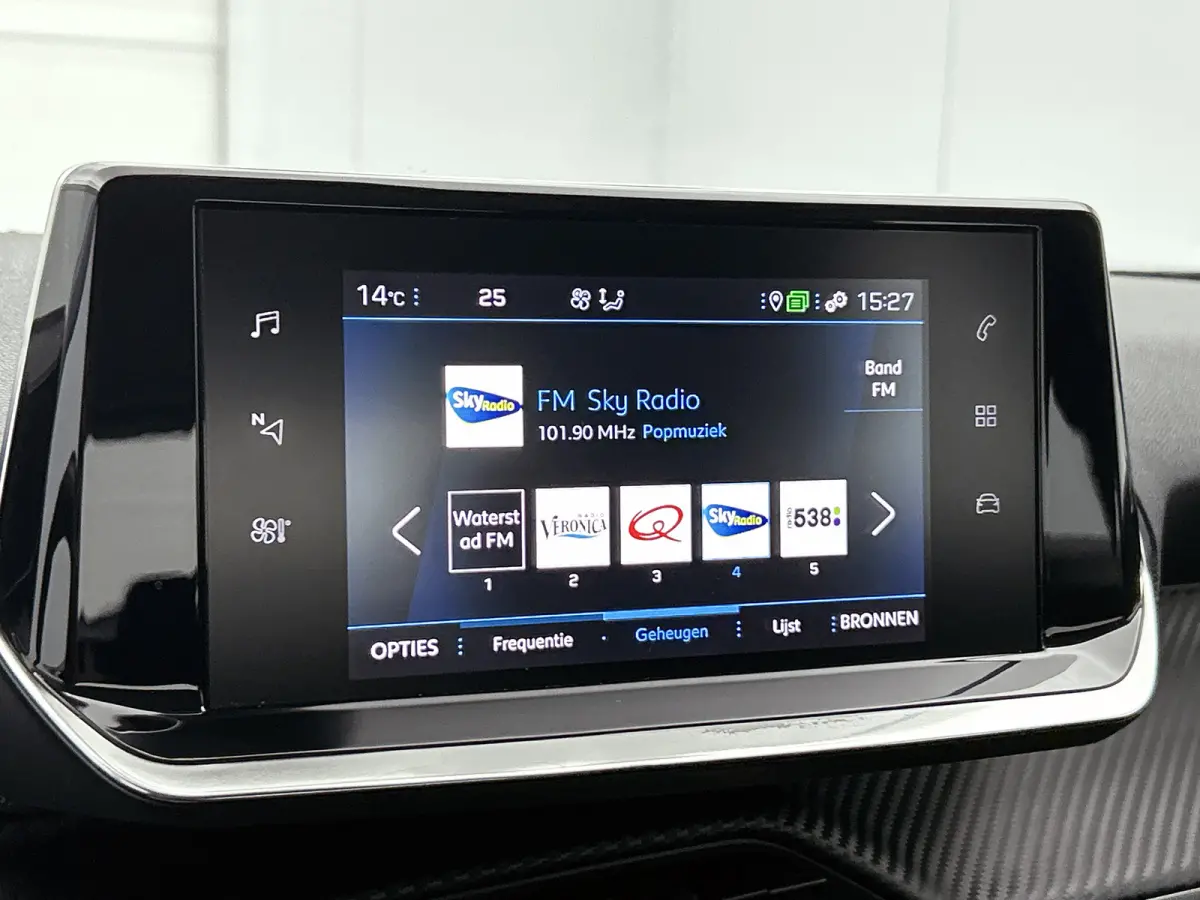 1.5 HDi Blue Active / Trekhaak / Airco-ecc./ Pdc+Camera / Navigatie / Radio multimedia / Apk 12-2026