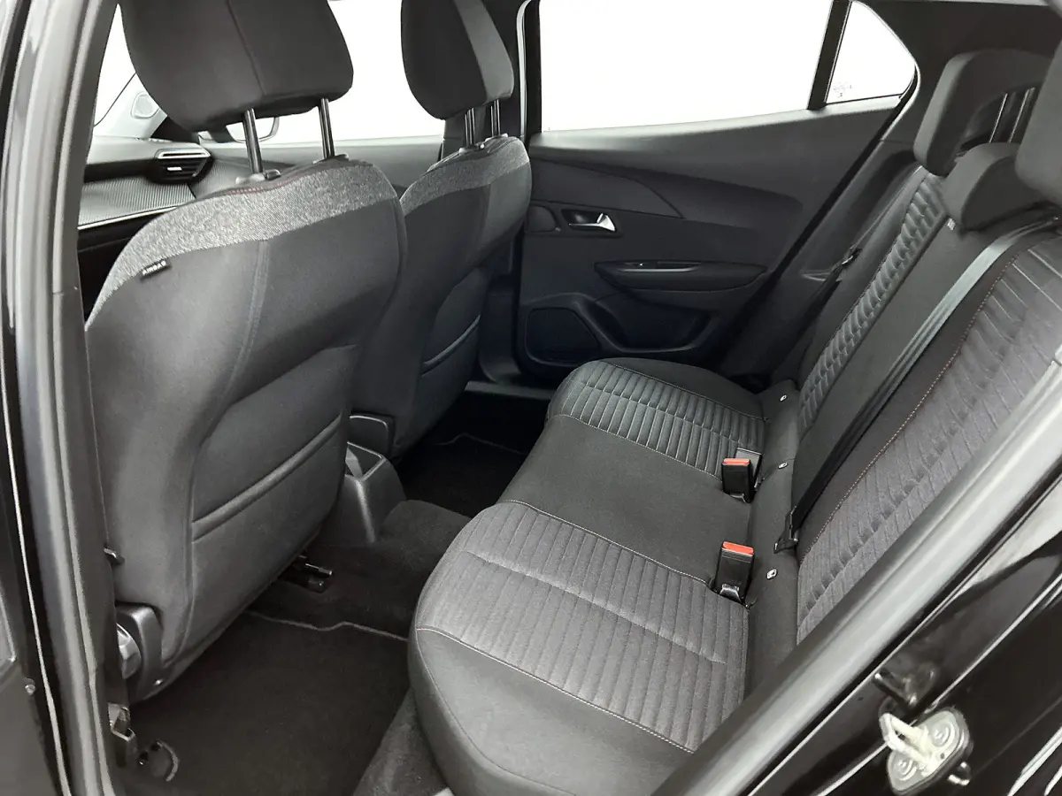 1.5 HDi Blue Active / Trekhaak / Airco-ecc./ Pdc+Camera / Navigatie / Radio multimedia / Apk 12-2026