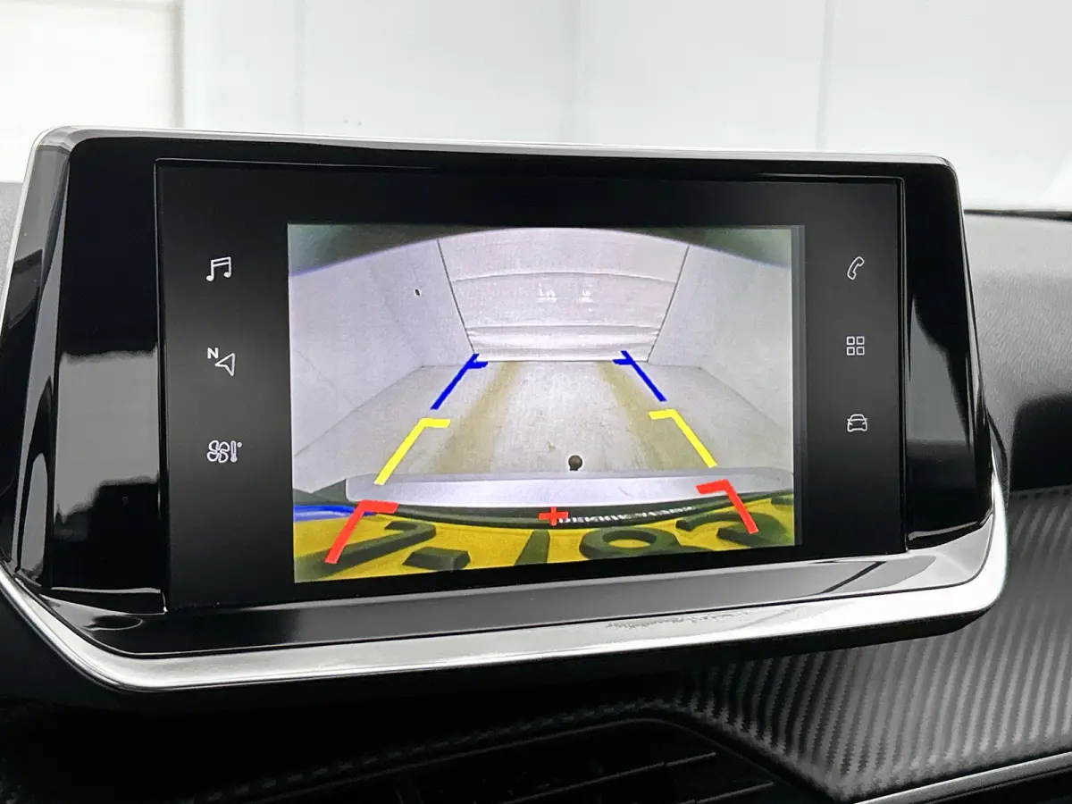 1.5 HDi Blue Active / Trekhaak / Airco-ecc./ Pdc+Camera / Navigatie / Radio multimedia / Apk 12-2026