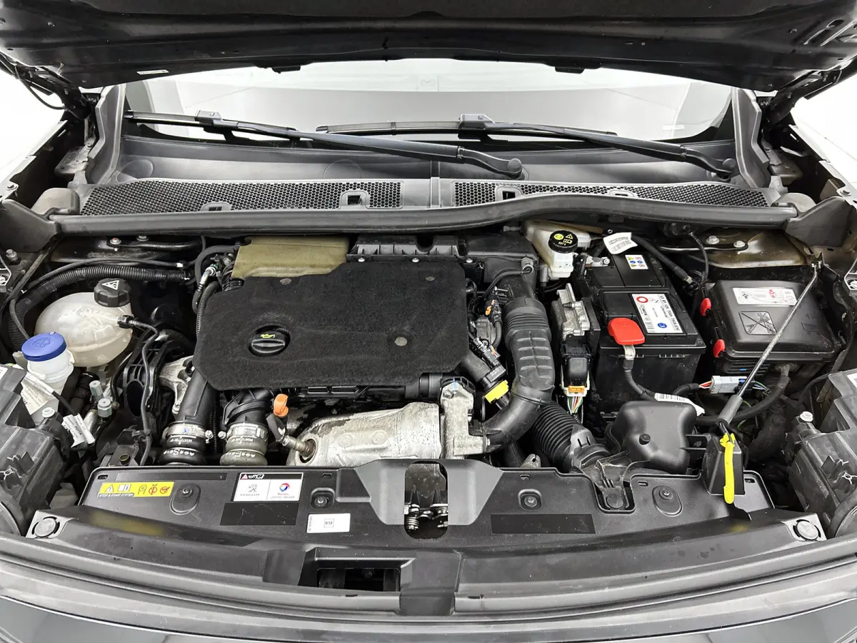 1.5 HDi Blue Active / Trekhaak / Airco-ecc./ Pdc+Camera / Navigatie / Radio multimedia / Apk 12-2026