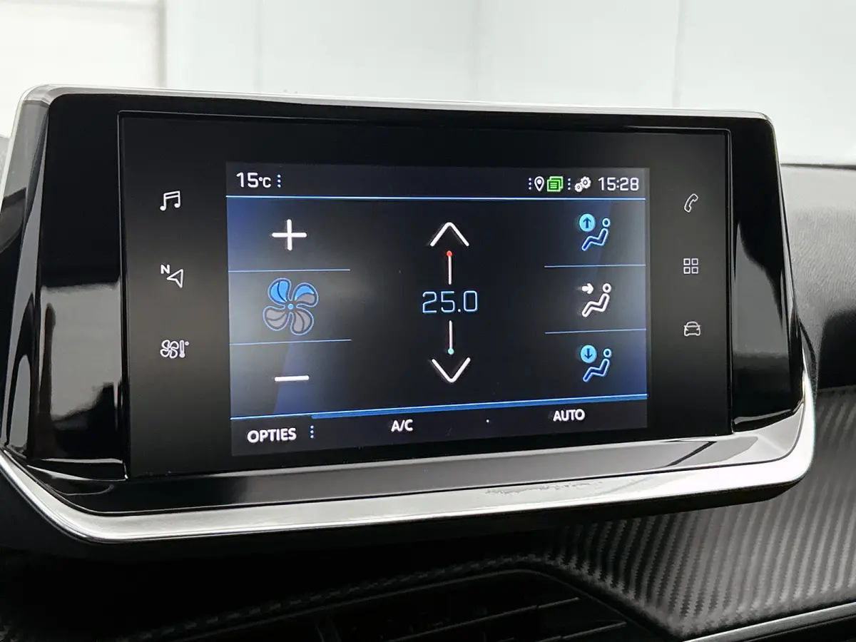 1.5 HDi Blue Active / Trekhaak / Airco-ecc./ Pdc+Camera / Navigatie / Radio multimedia / Apk 12-2026