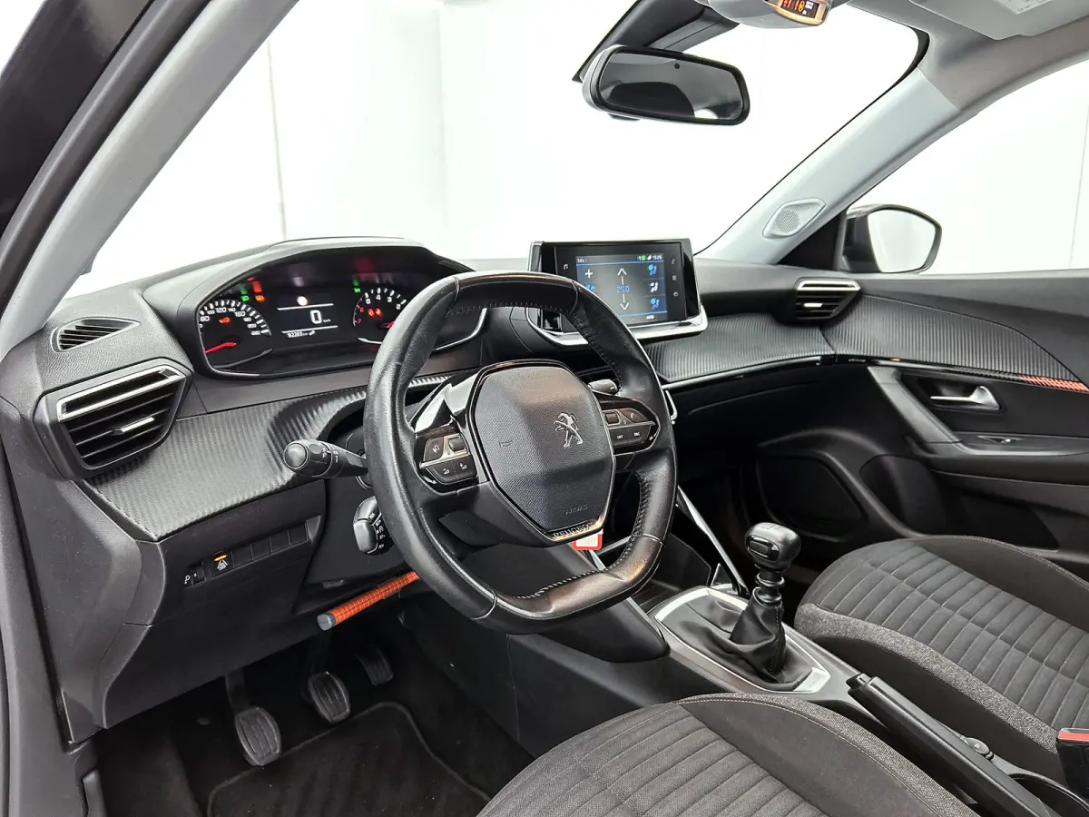 1.5 HDi Blue Active / Trekhaak / Airco-ecc./ Pdc+Camera / Navigatie / Radio multimedia / Apk 12-2026
