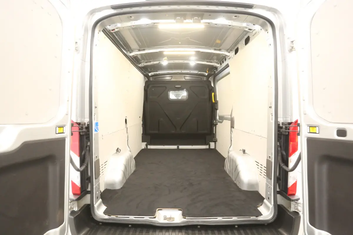 2.0 TDCI L2H2 185PK Limited | Automaat | Airco | Cruise | Carplay | 3 Zits | Trekhaak | Navi | Bi-Xenon | Parkeersens.