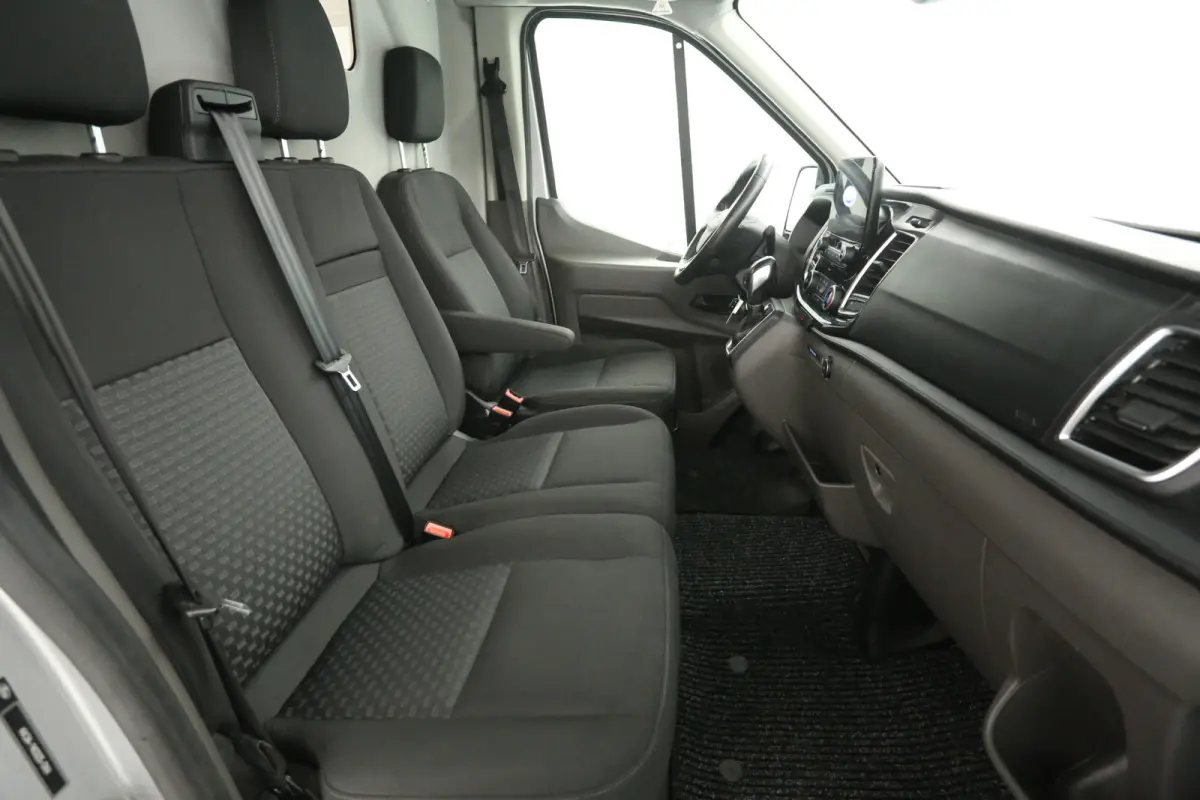 2.0 TDCI L2H2 185PK Limited | Automaat | Airco | Cruise | Carplay | 3 Zits | Trekhaak | Navi | Bi-Xenon | Parkeersens.