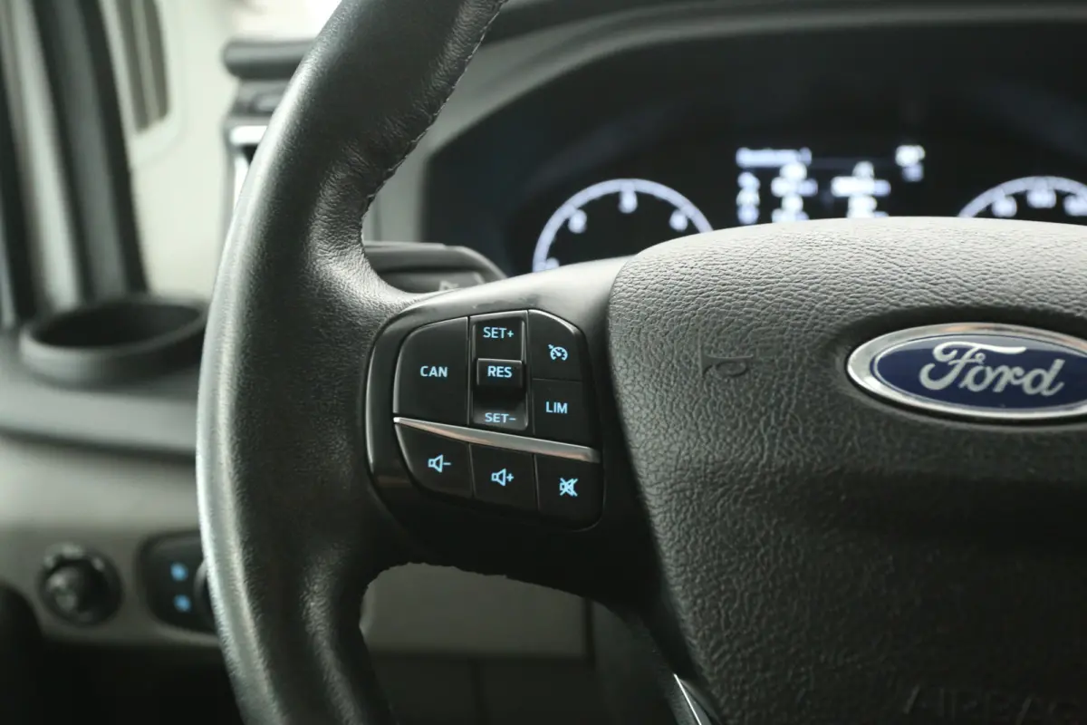 2.0 TDCI L2H2 185PK Limited | Automaat | Airco | Cruise | Carplay | 3 Zits | Trekhaak | Navi | Bi-Xenon | Parkeersens.