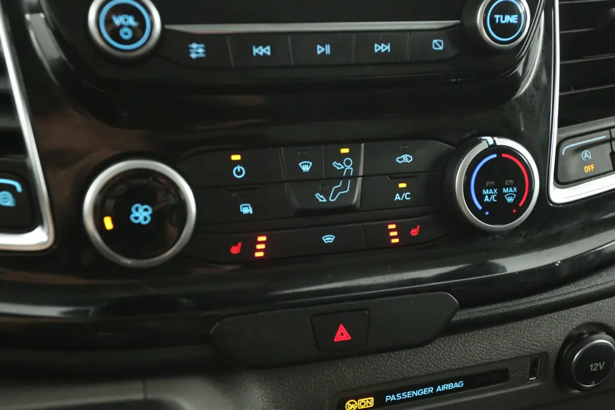2.0 TDCI L2H2 185PK Limited | Automaat | Airco | Cruise | Carplay | 3 Zits | Trekhaak | Navi | Bi-Xenon | Parkeersens.