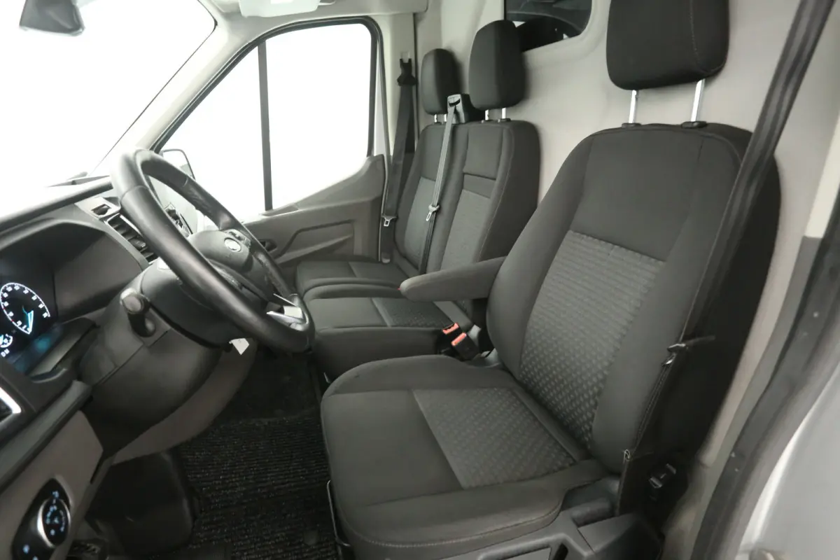 2.0 TDCI L2H2 185PK Limited | Automaat | Airco | Cruise | Carplay | 3 Zits | Trekhaak | Navi | Bi-Xenon | Parkeersens.