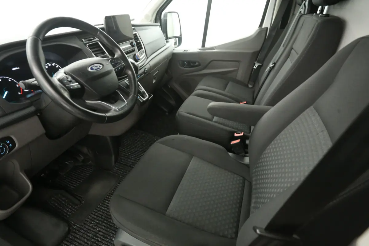2.0 TDCI L2H2 185PK Limited | Automaat | Airco | Cruise | Carplay | 3 Zits | Trekhaak | Navi | Bi-Xenon | Parkeersens.