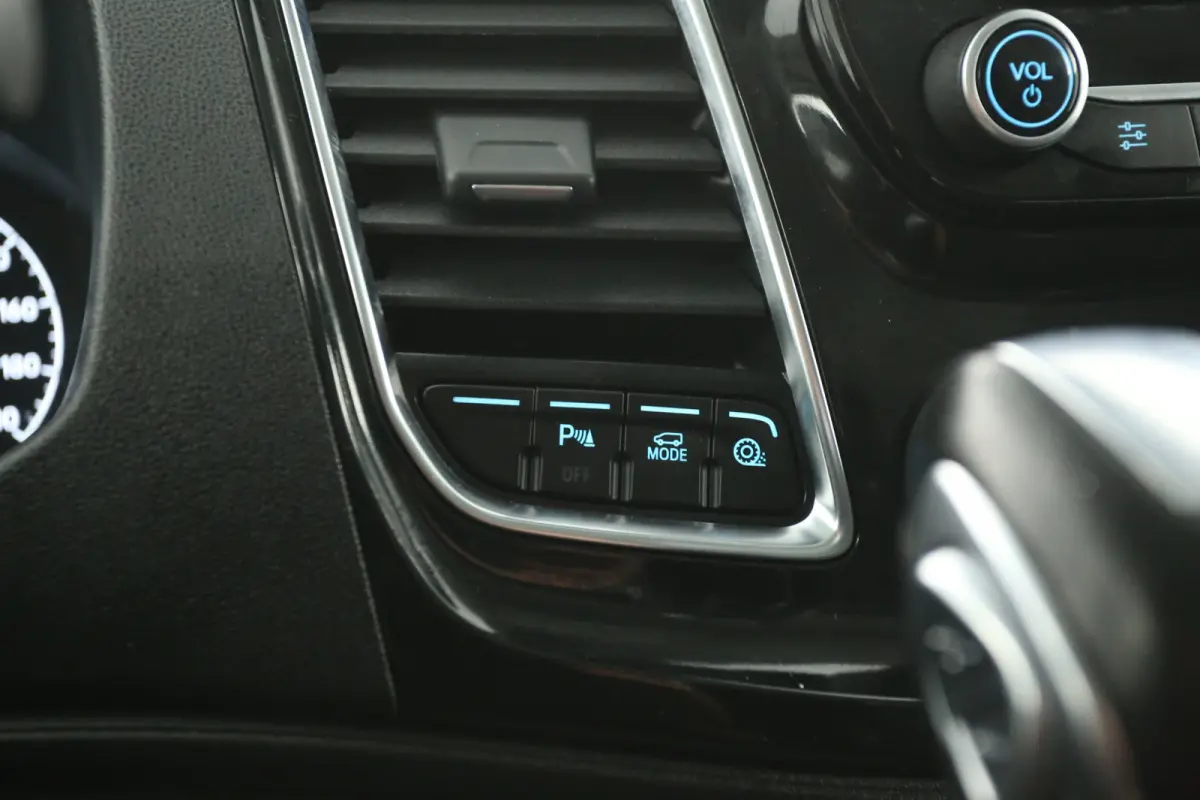 2.0 TDCI L2H2 185PK Limited | Automaat | Airco | Cruise | Carplay | 3 Zits | Trekhaak | Navi | Bi-Xenon | Parkeersens.