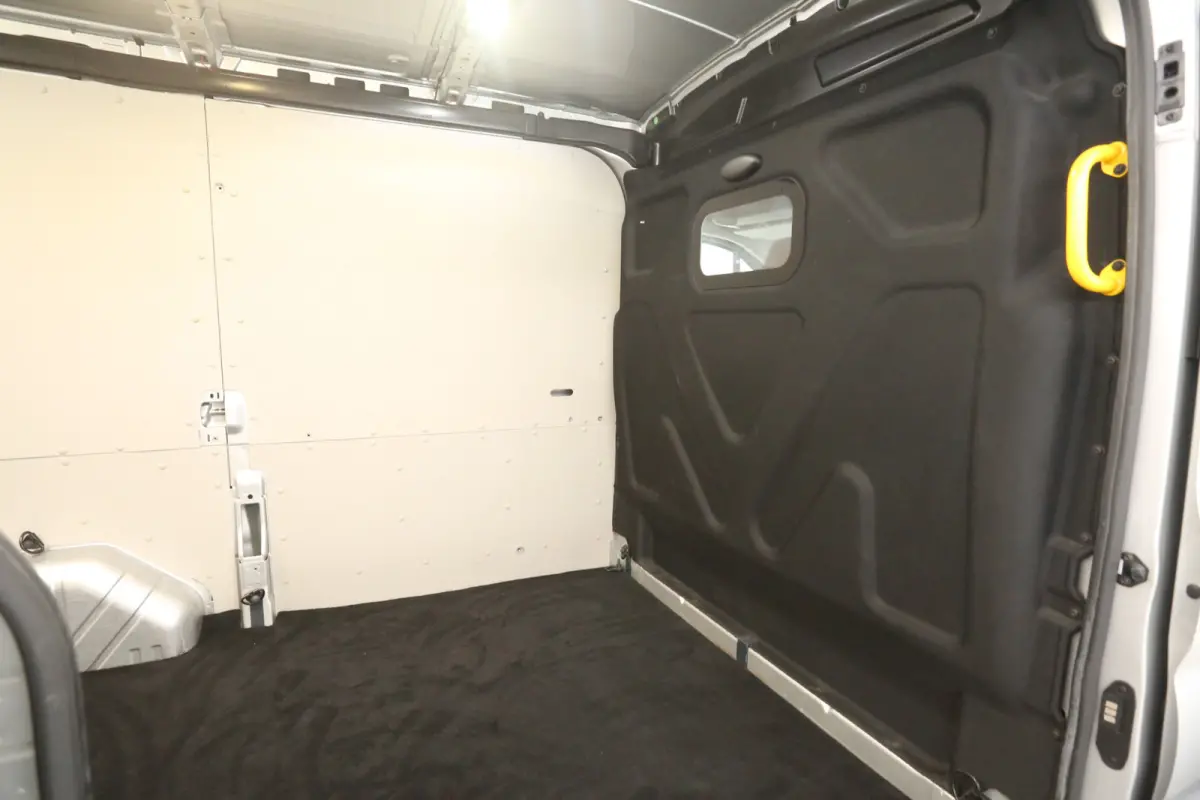 2.0 TDCI L2H2 185PK Limited | Automaat | Airco | Cruise | Carplay | 3 Zits | Trekhaak | Navi | Bi-Xenon | Parkeersens.