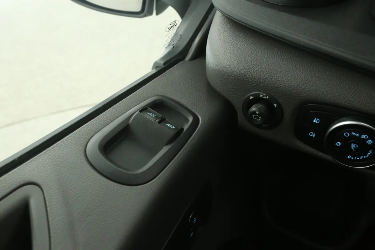 2.0 TDCI L2H2 185PK Limited | Automaat | Airco | Cruise | Carplay | 3 Zits | Trekhaak | Navi | Bi-Xenon | Parkeersens.