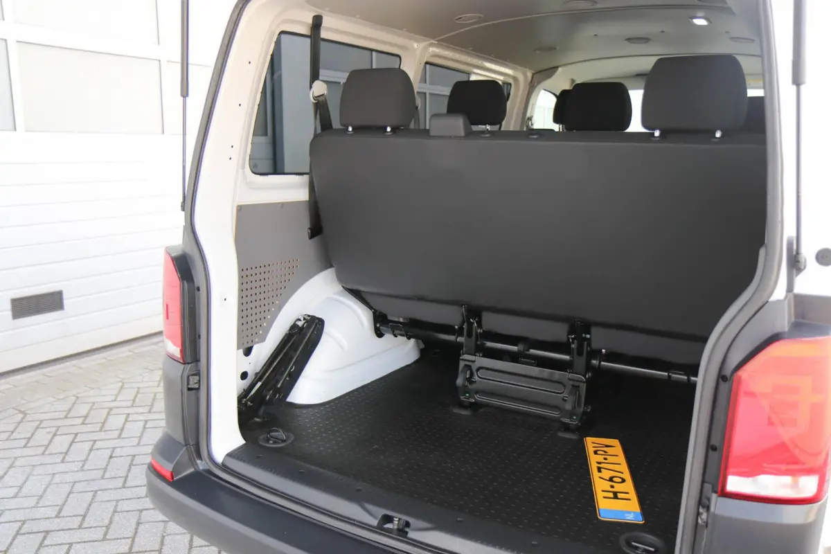 2.0 TDI 110pk L1H1 | Airco | Bluetooth Telefoonvoorbereiding | 9 Zitplaatsen Op Kenteken | Ideaal Voor Camperombouw