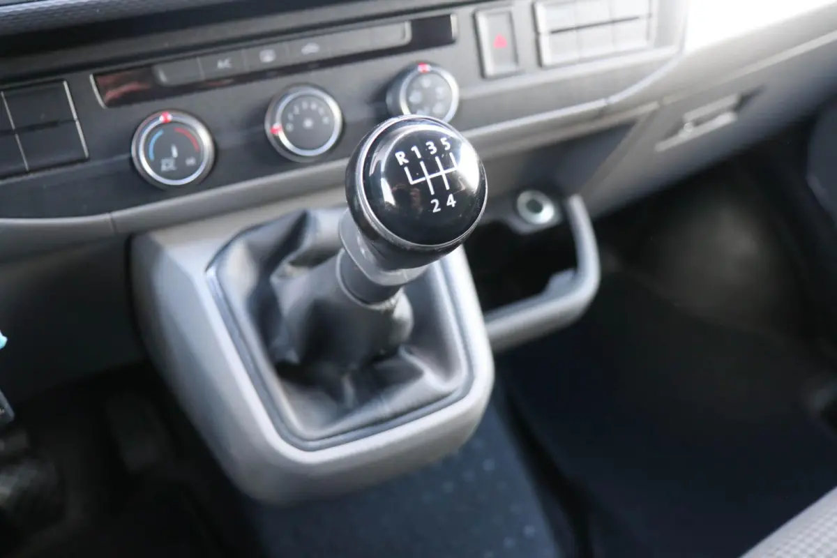 2.0 TDI 110pk L1H1 | Airco | Bluetooth Telefoonvoorbereiding | 9 Zitplaatsen Op Kenteken | Ideaal Voor Camperombouw