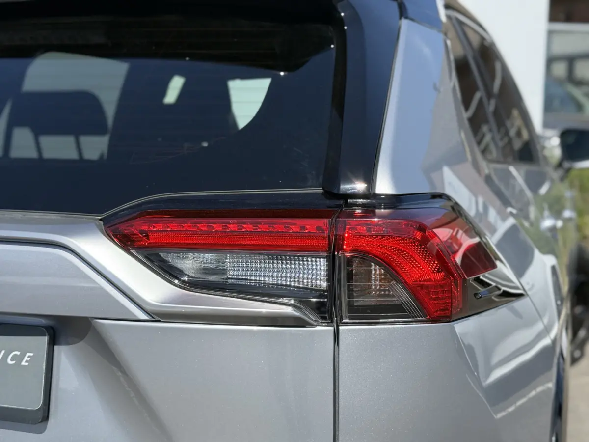 2.5 Hybrid AWD Bi-Tone | ACC | Leder | Camera | Keyless | 18 inch