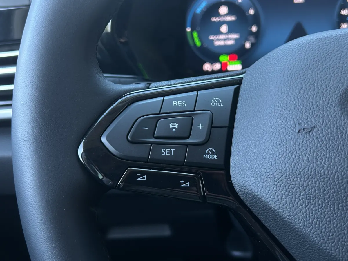 Grand PHEV Titanium | Winterpack | Adap. Cruise Control | Camera | 7 Persoons | CarPlay |