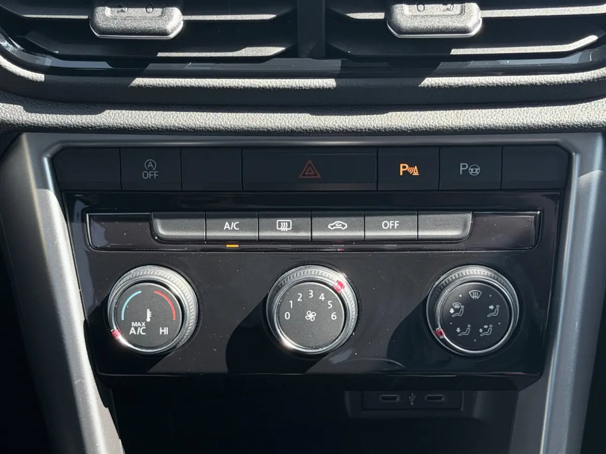 1.0 TSI Life | Camera | Carplay | PDC | ACC | NAV